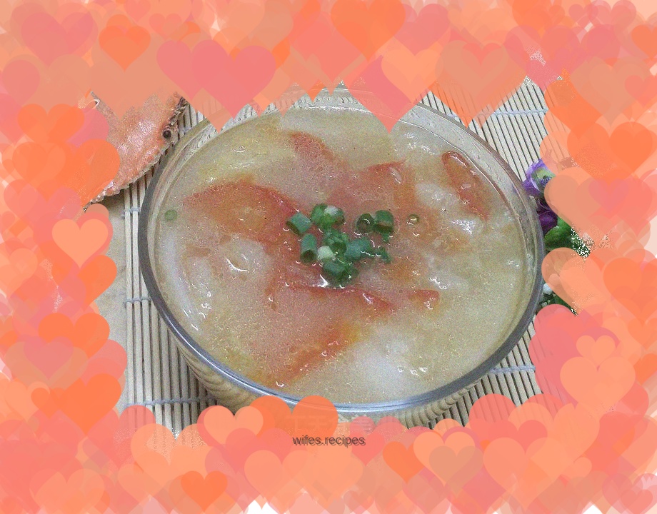 Tomato and pork rind soup