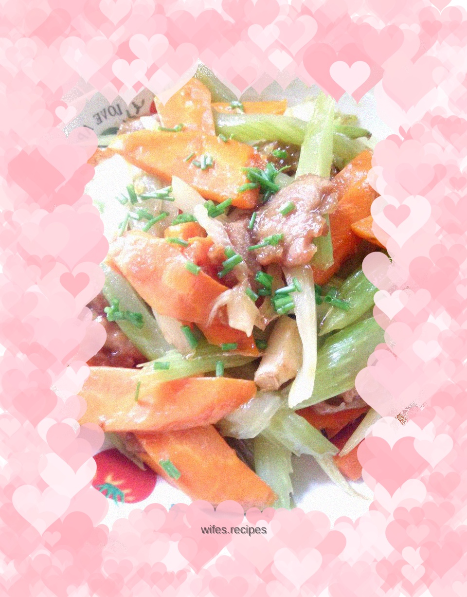 Stir-fried pork slices with celery and carrot