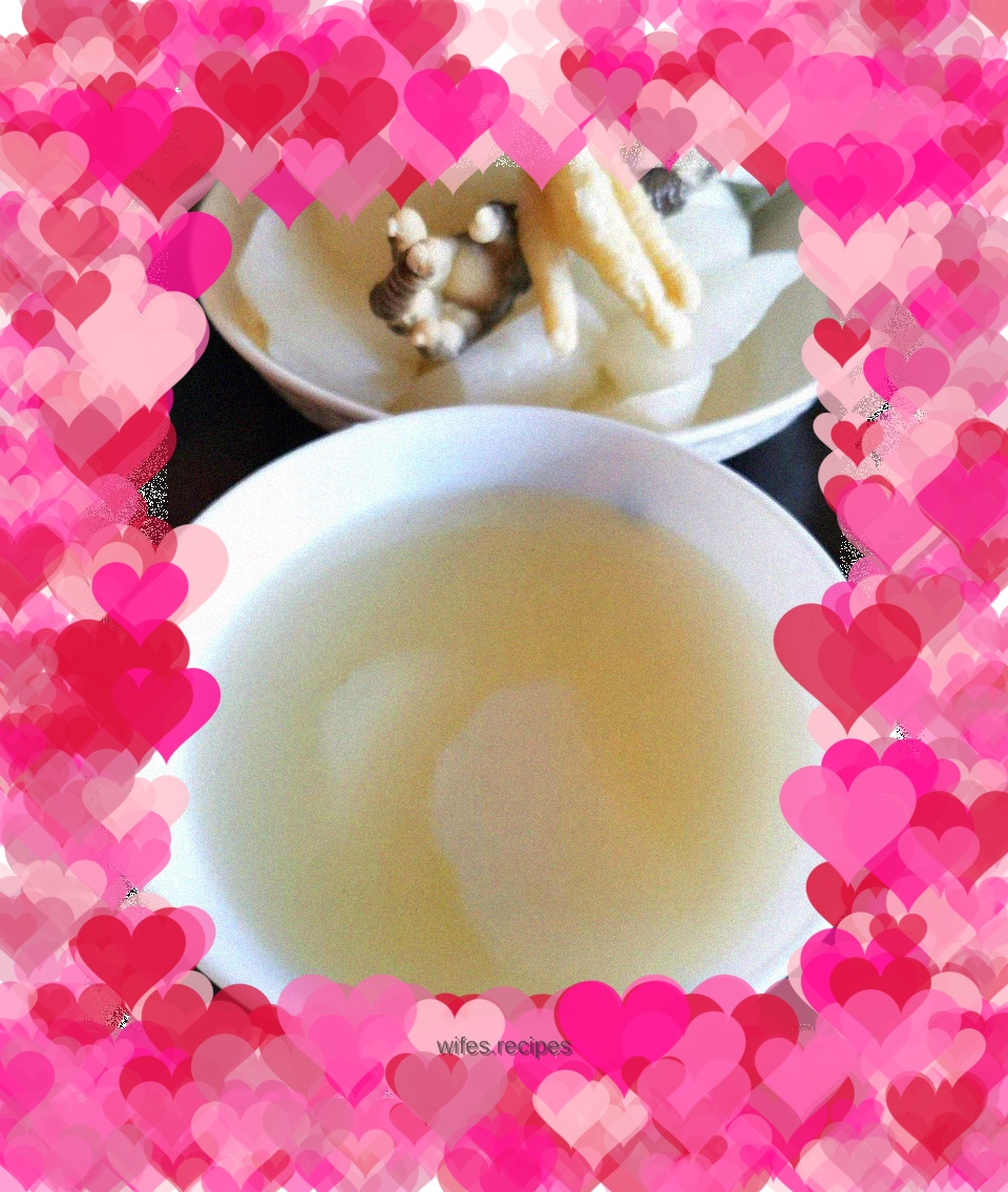 Ham, chicken feet and radish soup