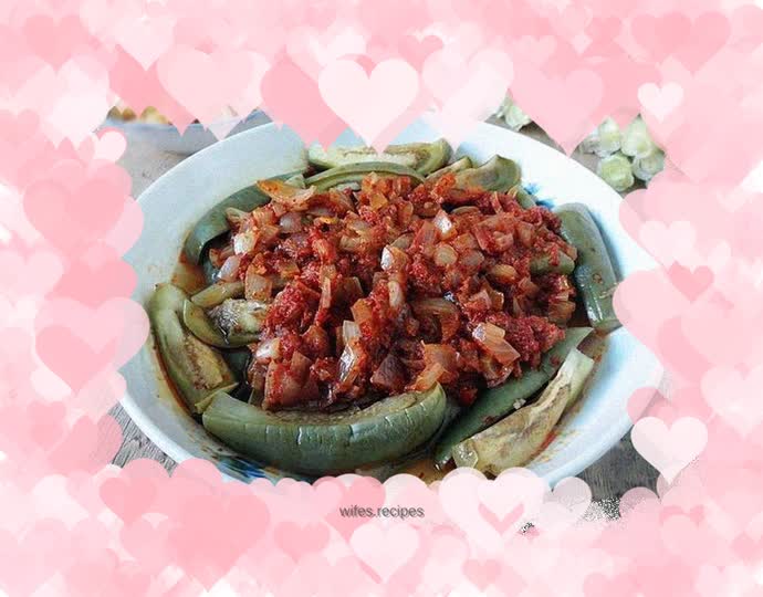 Steamed eggplant with onions, bones and ginseng