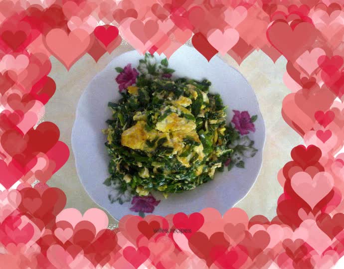 Fried eggs with chives