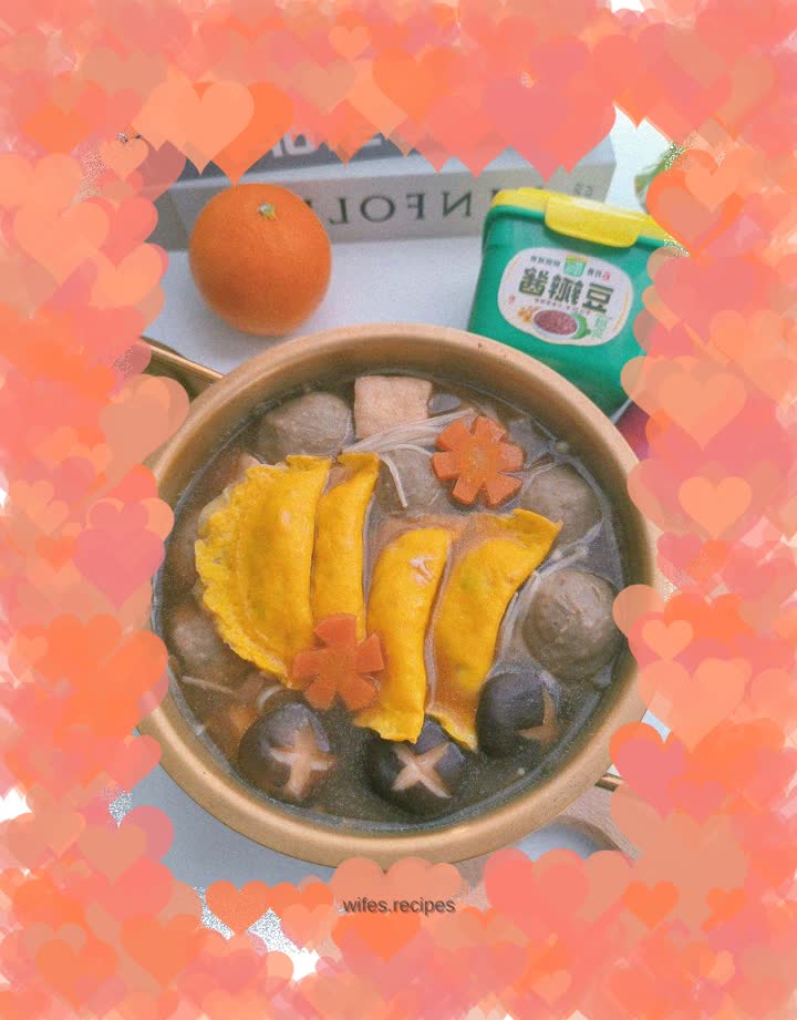 Beef meatballs and sweet potato noodles in small hot pot