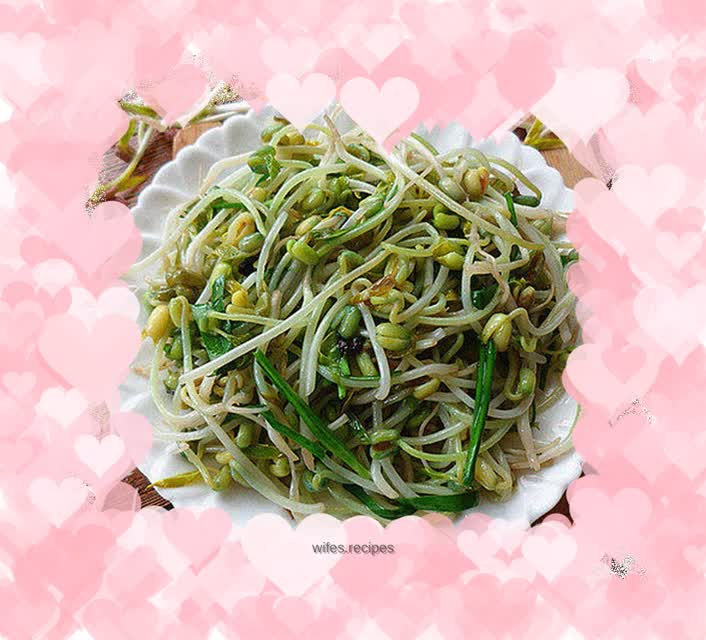 Stir-fried mung bean sprouts and leeks (grow your own mung bean sprouts)
