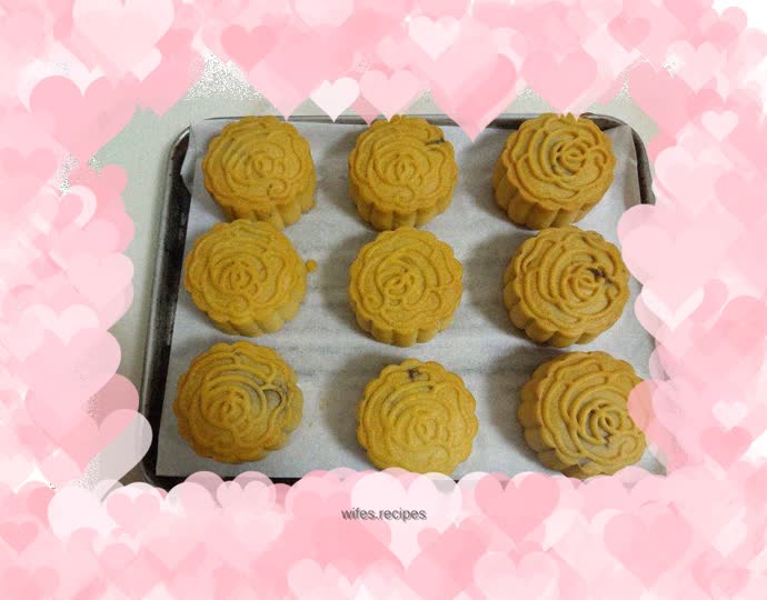 Red bean filling mooncake