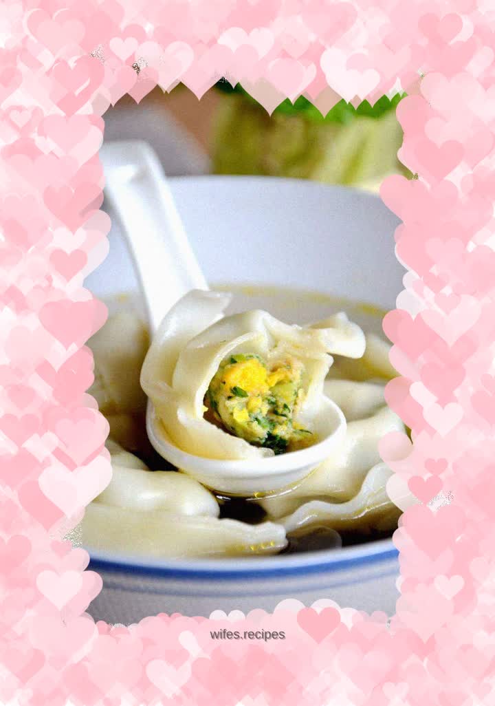 Salted egg yolk vegetable and meat wontons