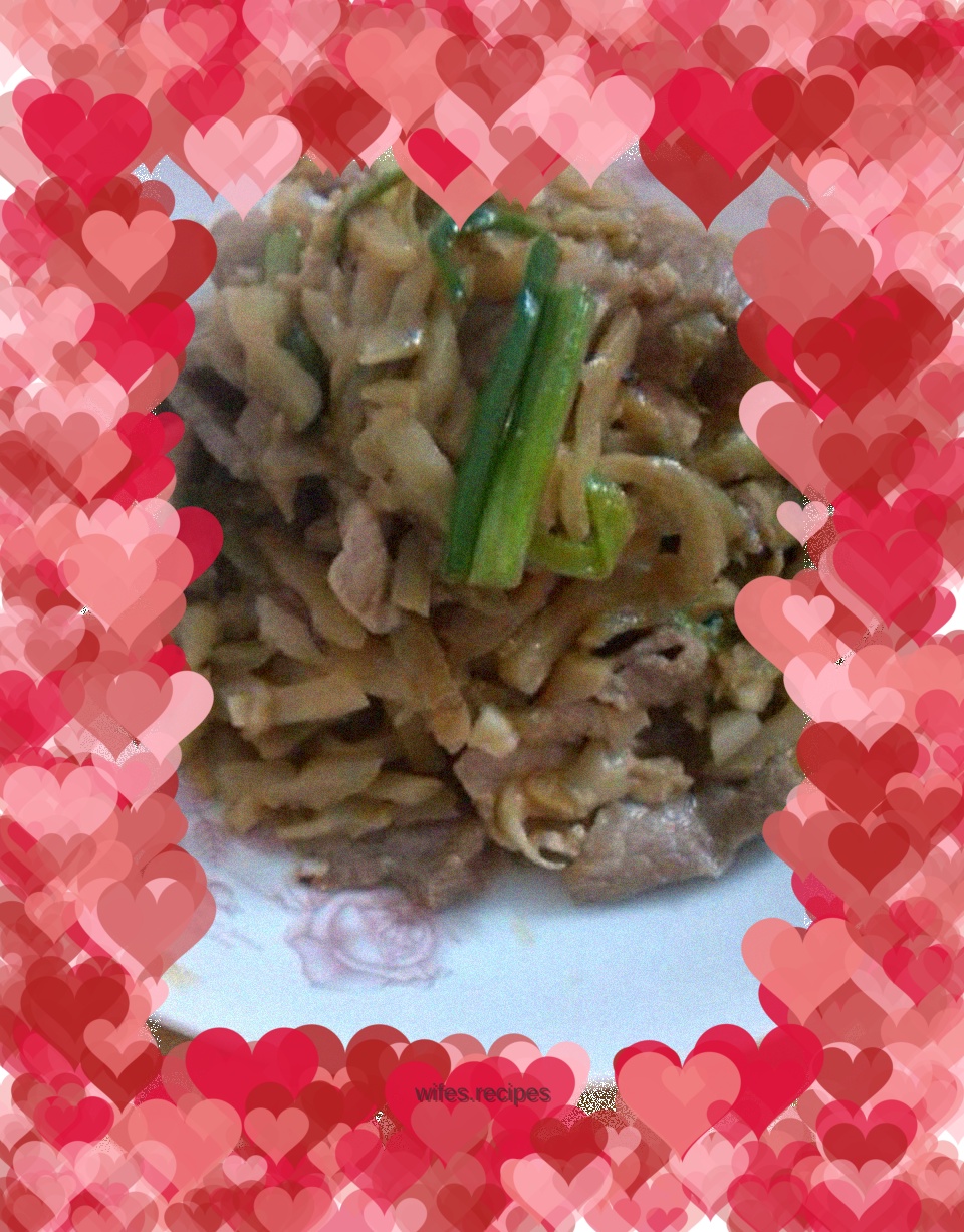 Stir-fried pork slices with onion and pickled mustard