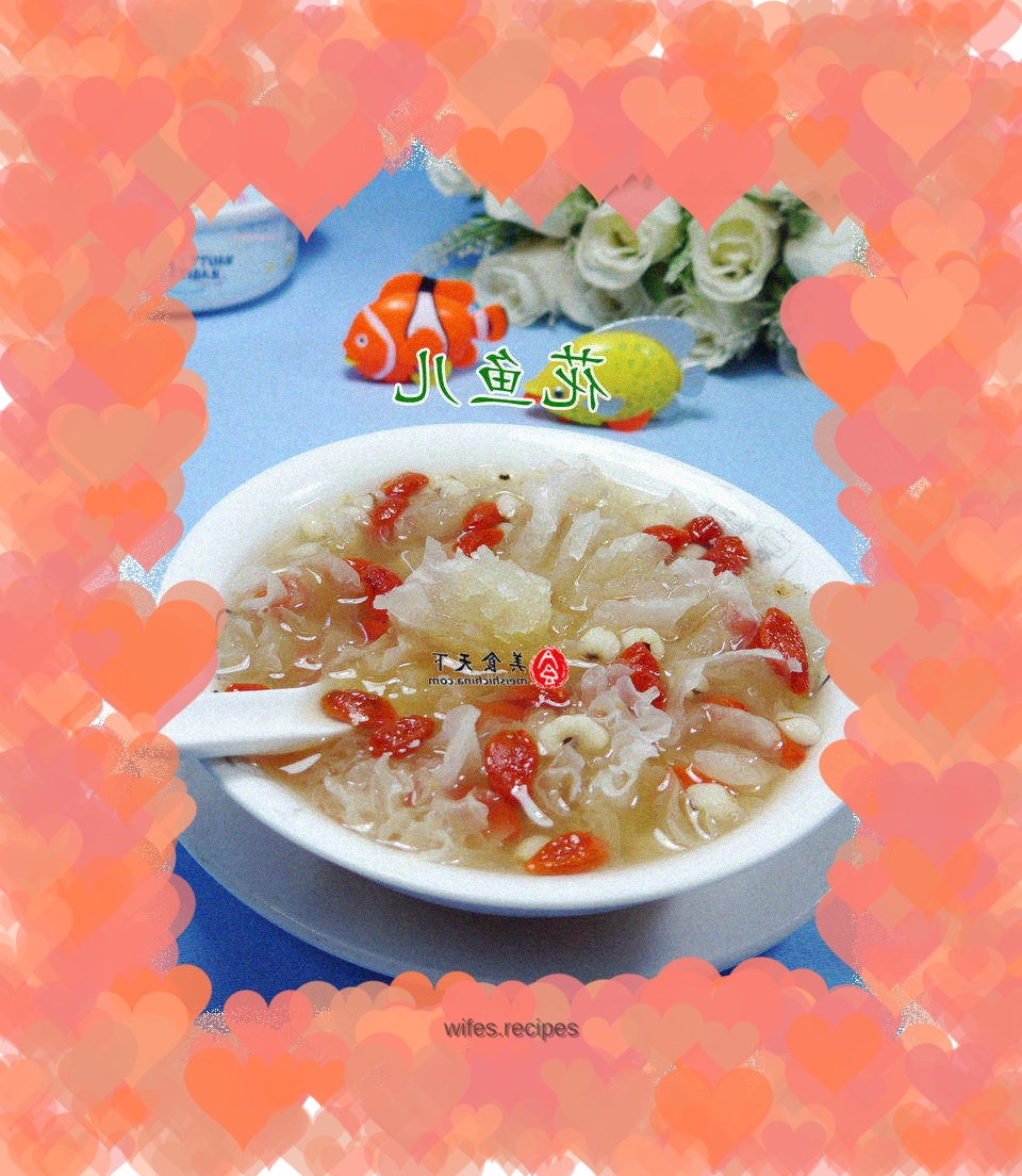 Wolfberry, Tremella and Coix Kernel Sweet Soup