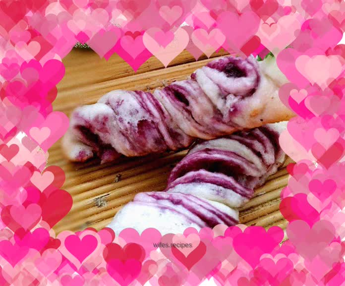 Pan-fried purple potato rolls