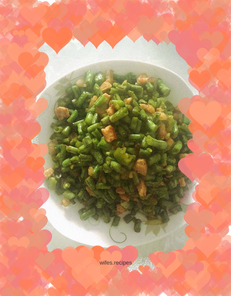 Stir-fried diced pork and beans