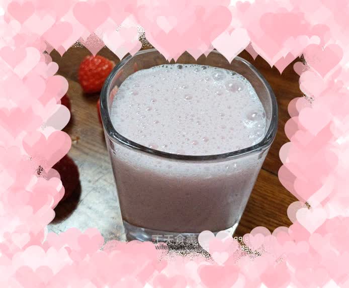 Fresh milk strawberry drink