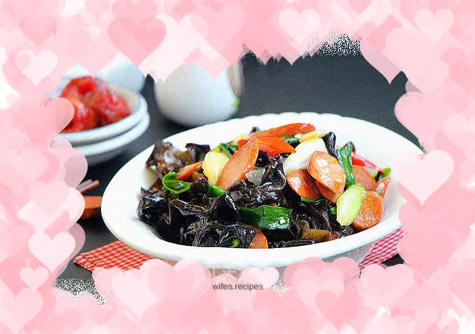 Stir-fried beef sausage with fungus