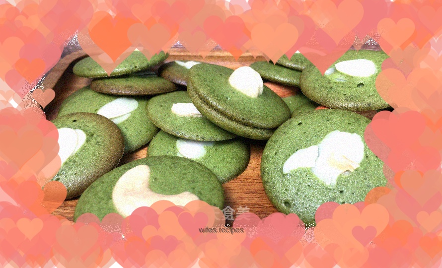 Almond crisps have a great crunchy texture when you bite into them, simple and super quick to make.