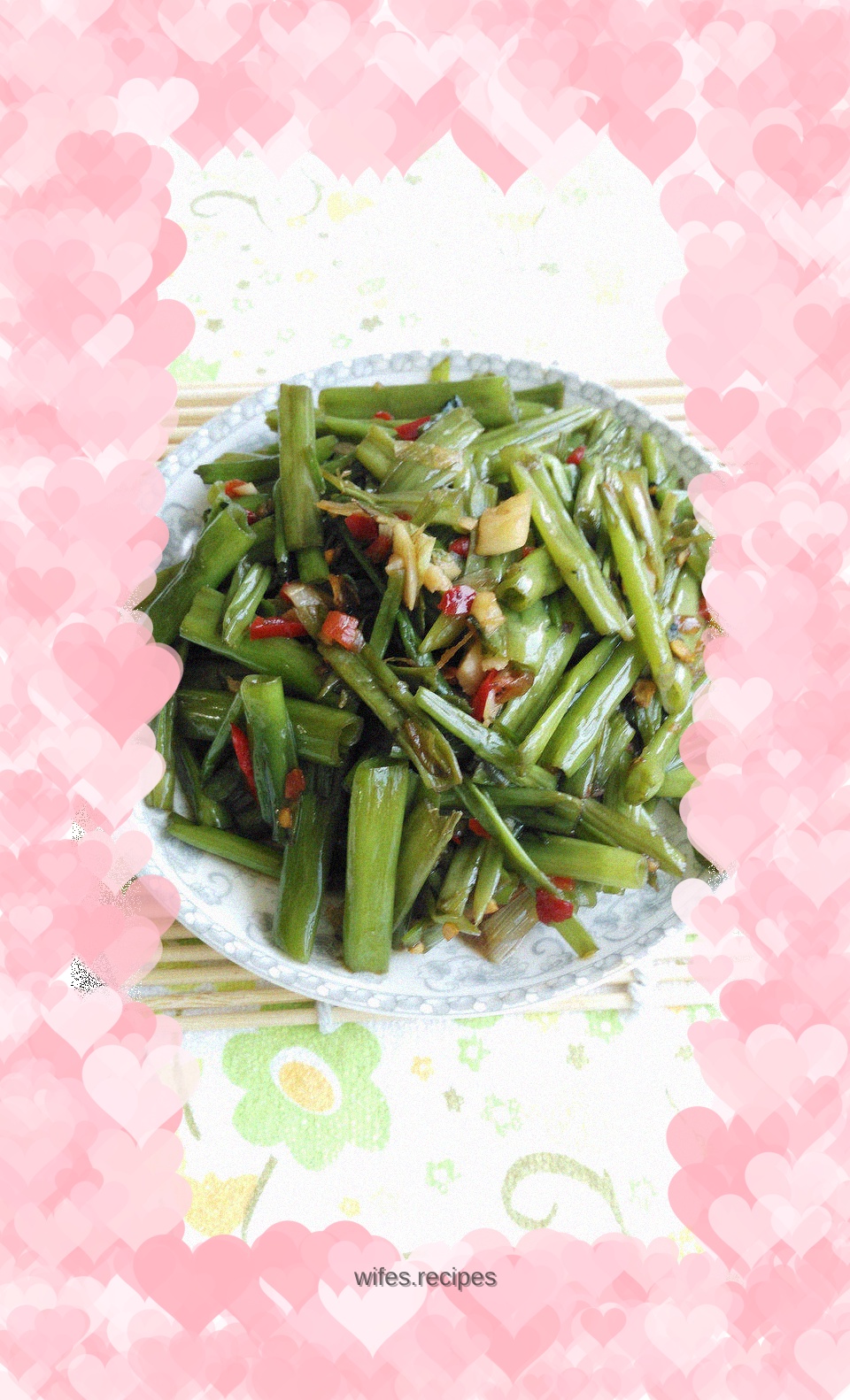 Vegetarian stir-fry~~~Chopped pepper and water spinach stems