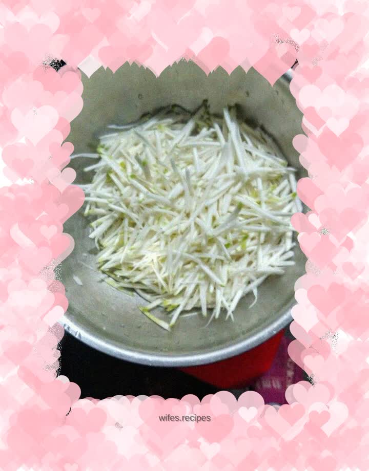 Delicious shredded mustard greens