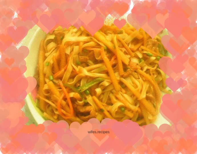 Fried rice noodles with shredded pork and bamboo shoots