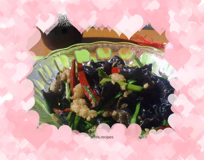 Minced meat with garlic and fungus