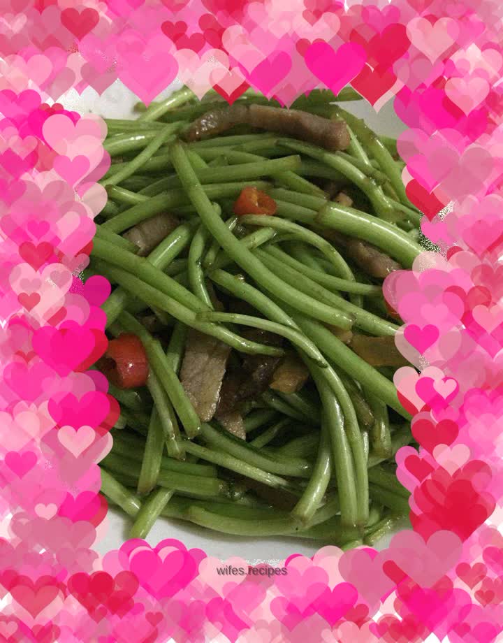 Stir-fried bacon with artemisia arborescens