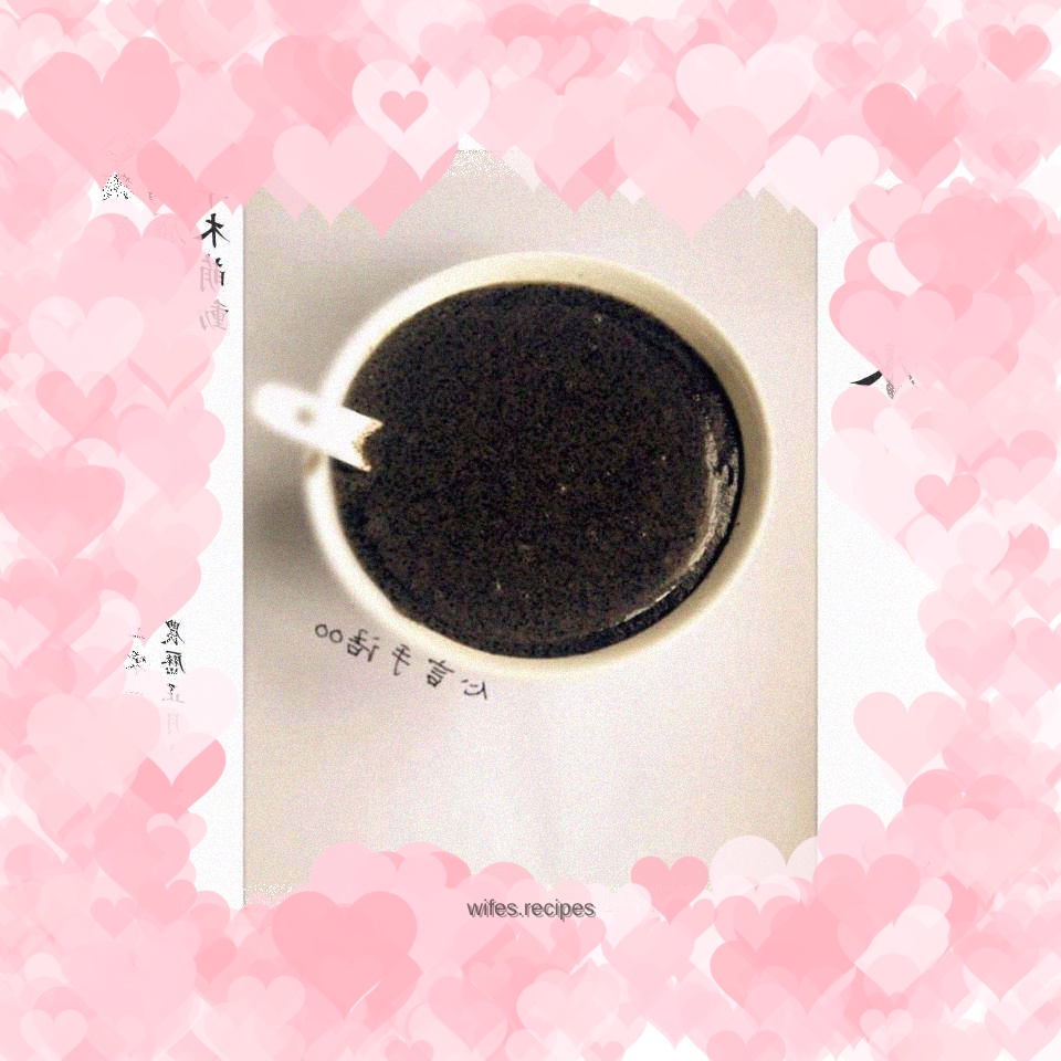 Simple and delicious handmade black sesame paste