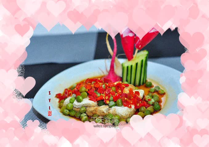 Chopped pepper and frozen tofu