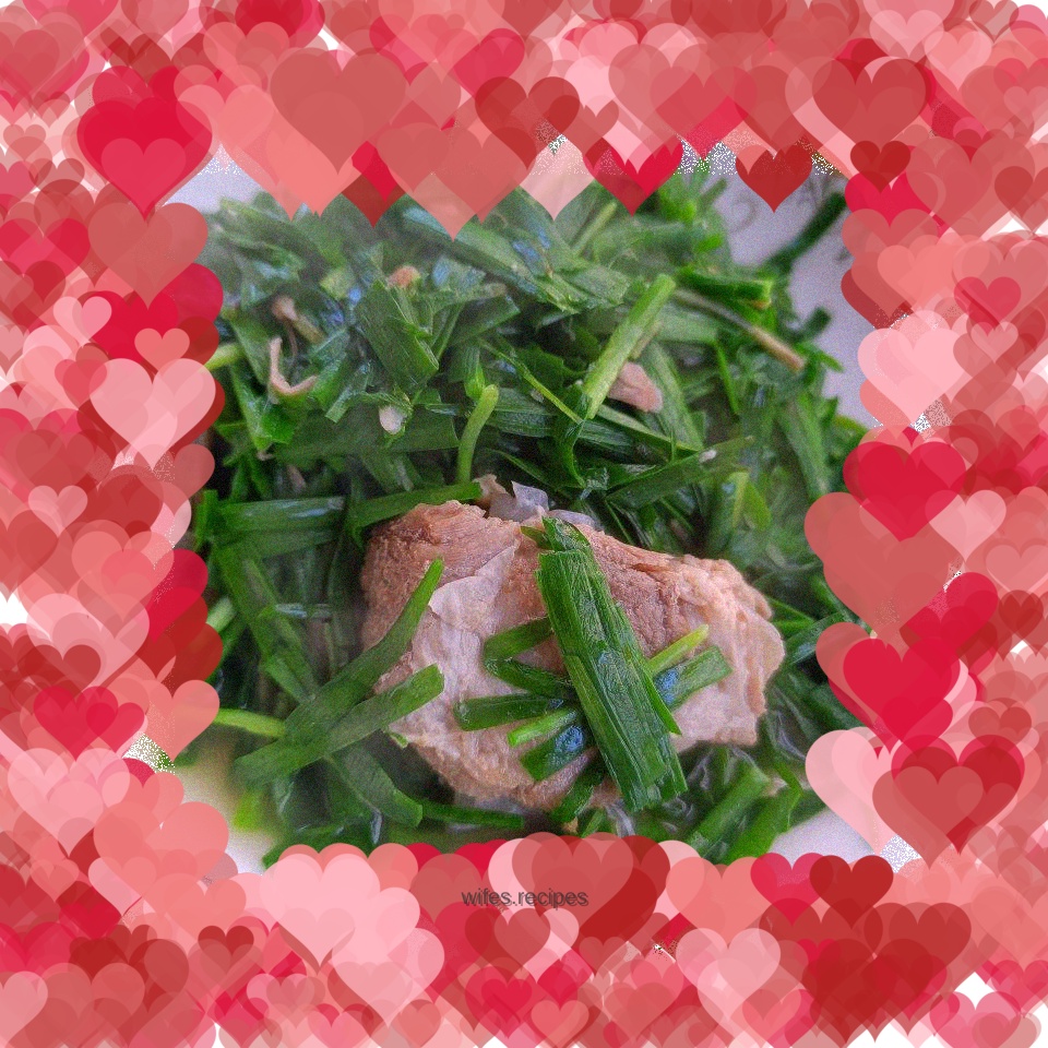 Stir-fried leeks in pork rib soup