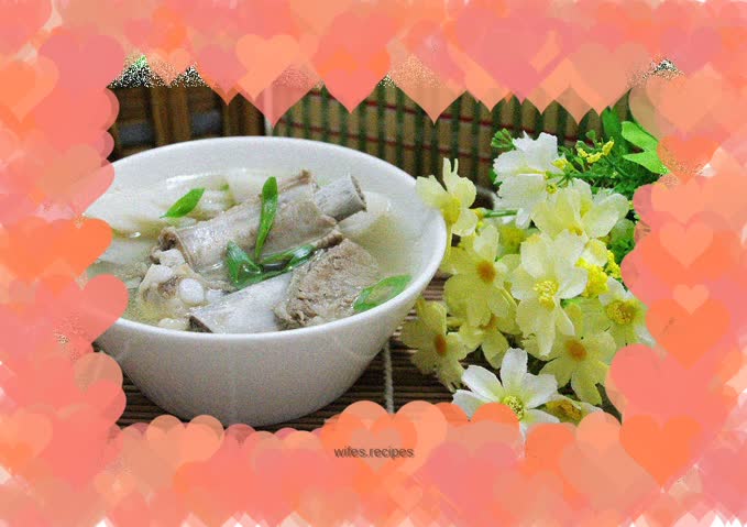 Refreshing soup recipe—Lotus root and pork ribs soup
