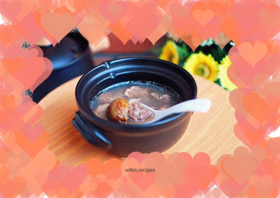 Clear chestnut and pork ribs soup