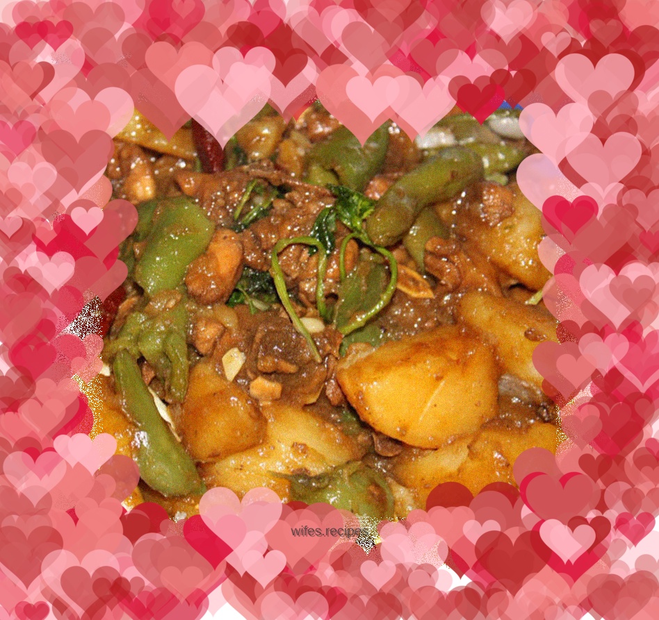 Chicken legs stewed with potatoes