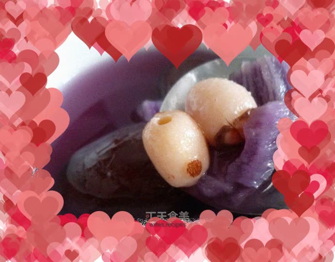 Red dates, lotus seeds and purple sweet potato soup