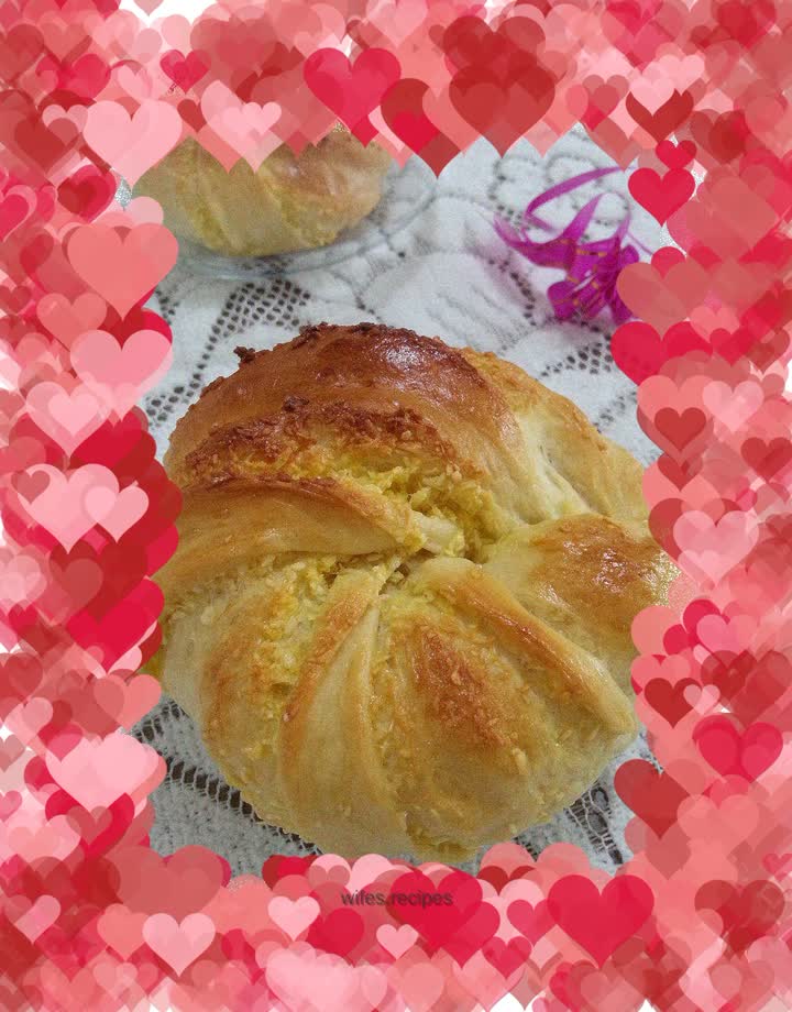 Bread with egg yolk and coconut filling