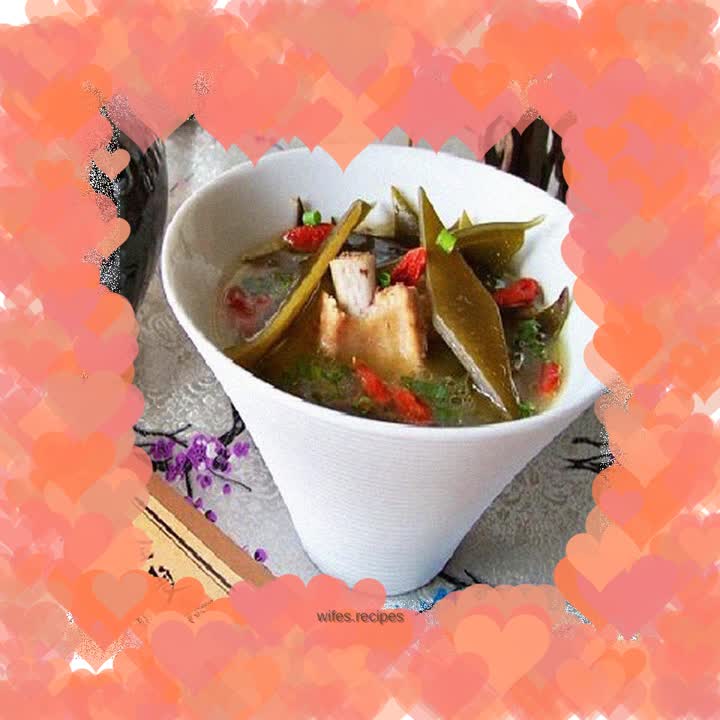 Seaweed and pork ribs soup