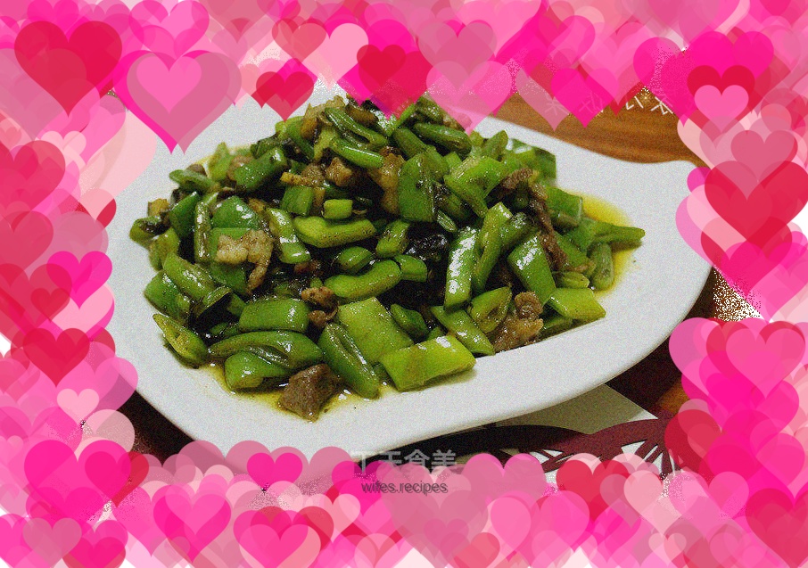 Green beans with minced olives, vegetables and pork