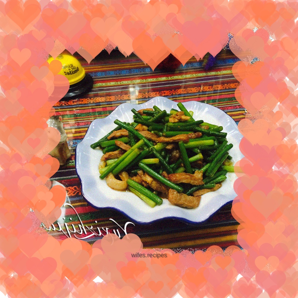 Stir-fried shredded pork with garlic