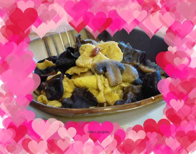 Scrambled eggs with fungus flavor