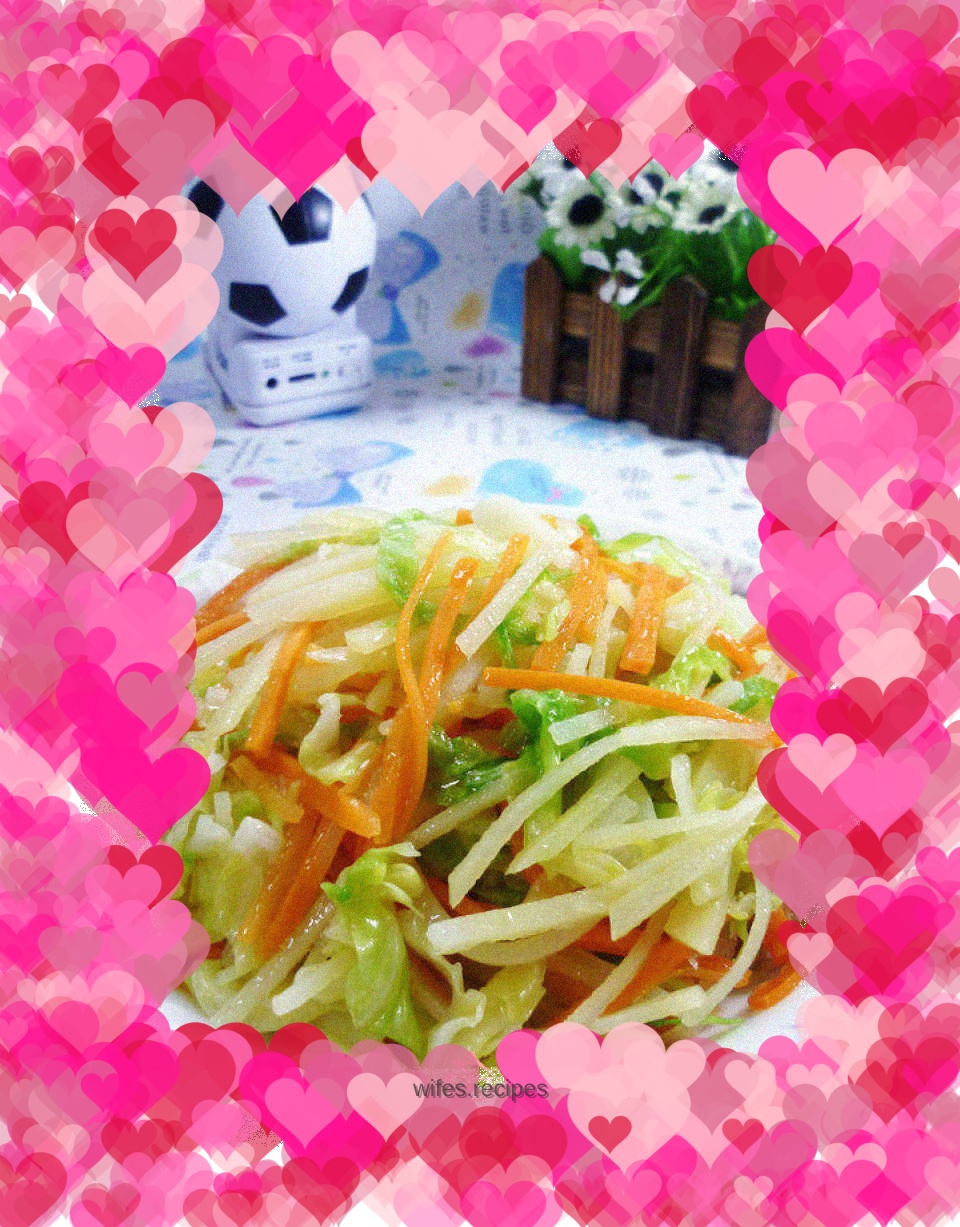 Shredded carrots, cabbage and potatoes