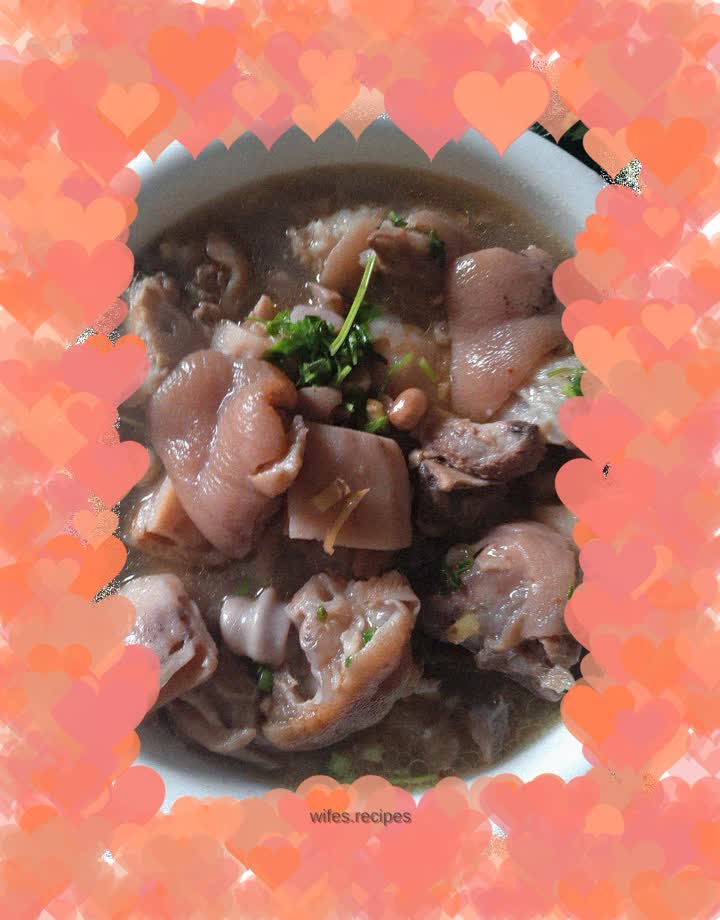 Stewed lotus root with pig's feet