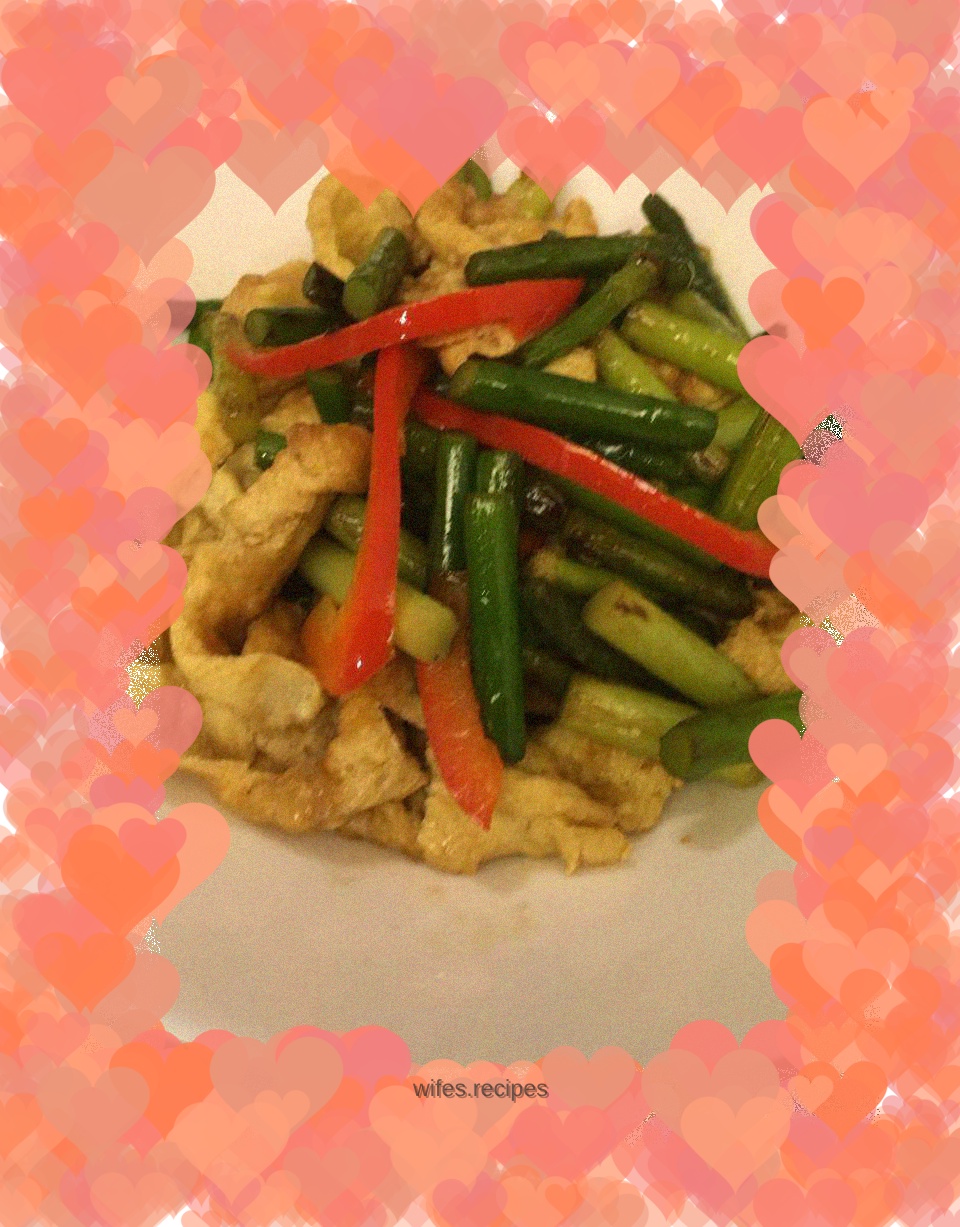 Fried eggs with garlic