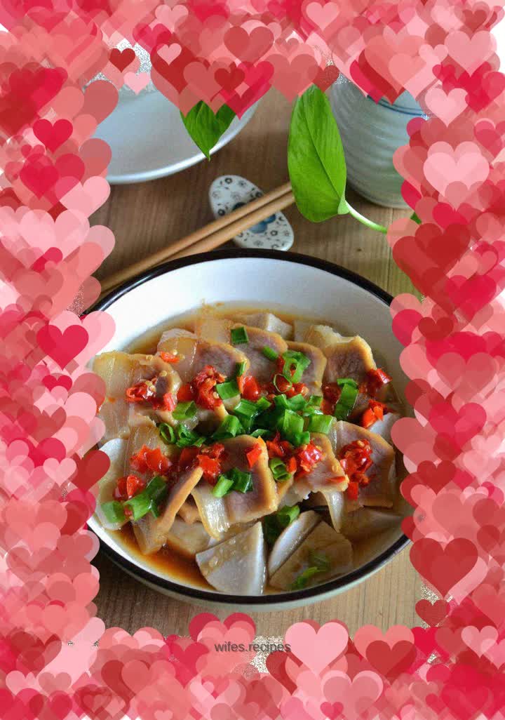 Steamed bacon with chopped pepper and taro