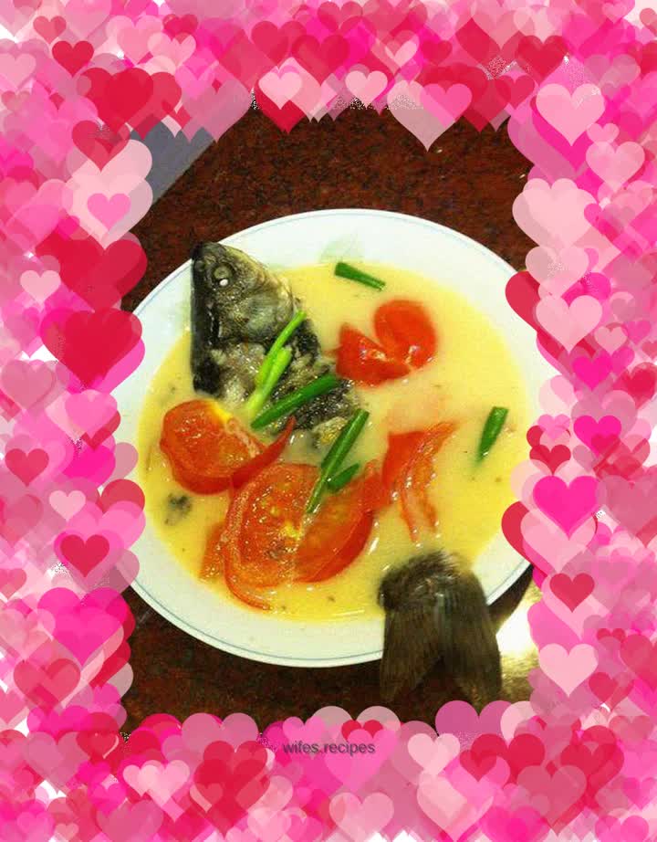 Tomato crucian carp soup