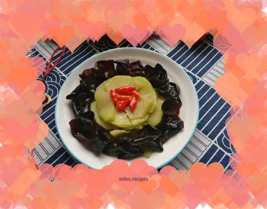 Stir-fried fungus with chayote