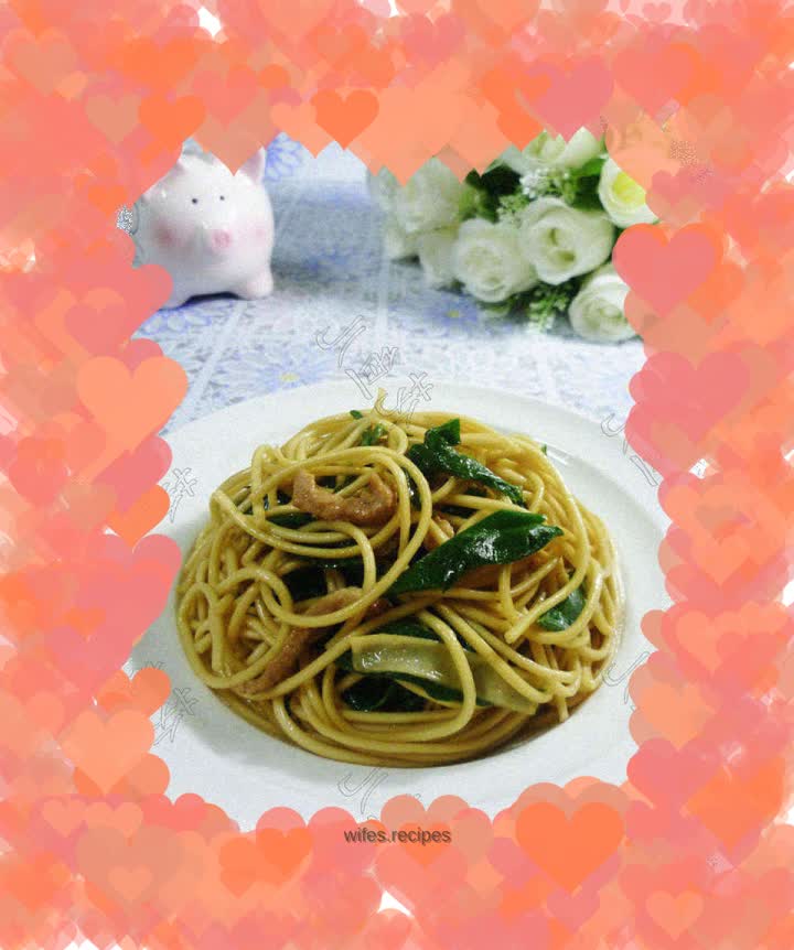 Fried noodles with lean pork and onion leaves