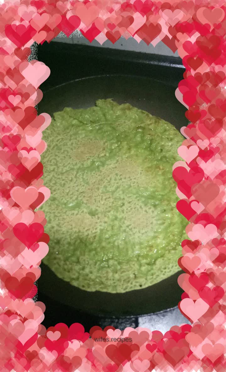 Pancake skin with green sauce