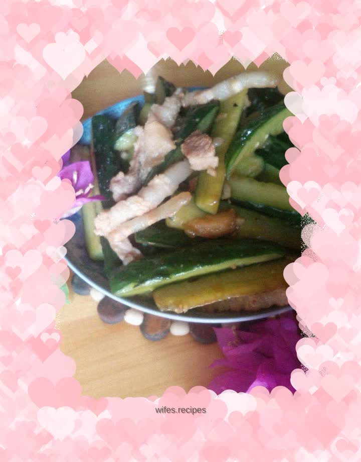 Stir-fried meat with cucumber