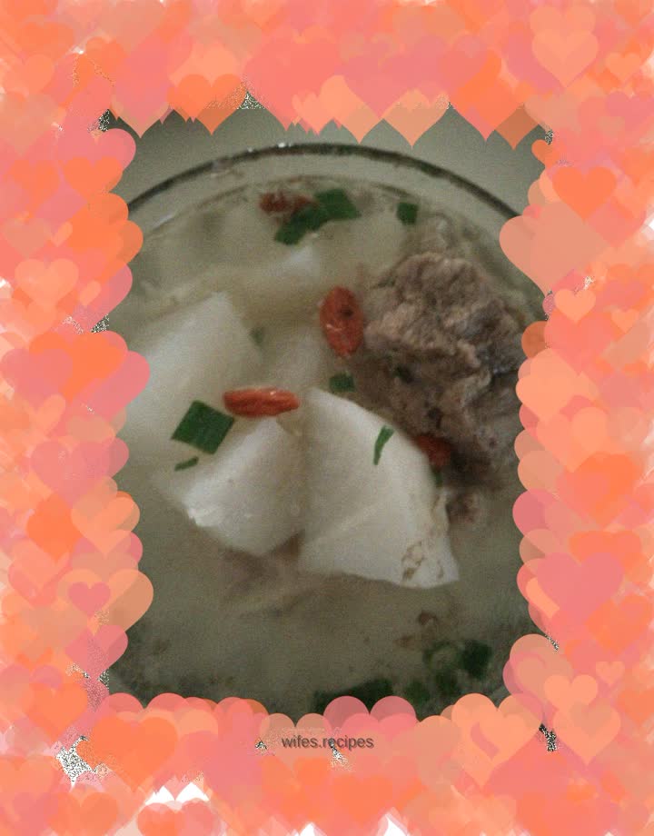 Nourishing yin and moisturizing the lungs in autumn (white radish bone soup)