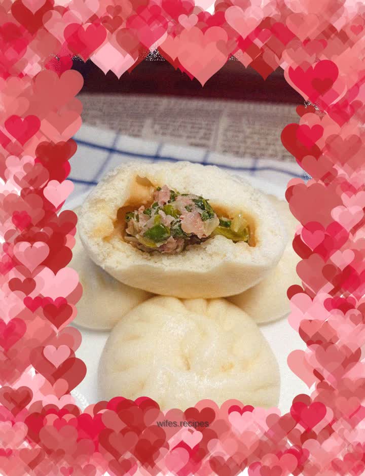 Fresh meat and vegetable buns