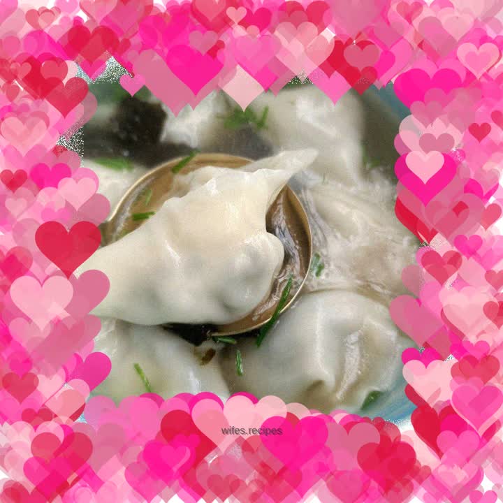 Chicken with mushrooms and wild garlic wontons