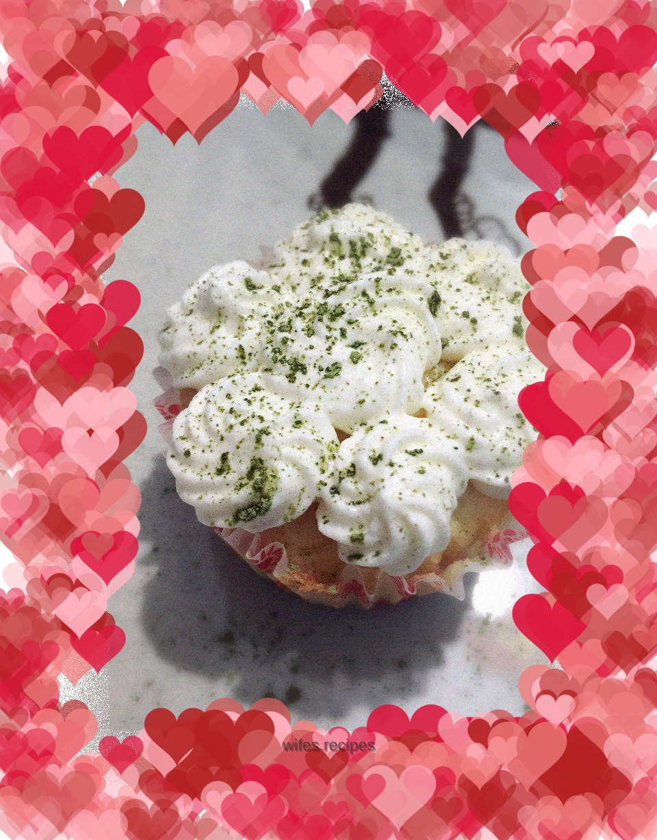 Junior version of decorated cake cups