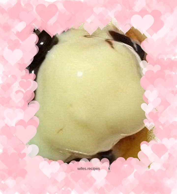 Homemade egg yolk milk ice cream