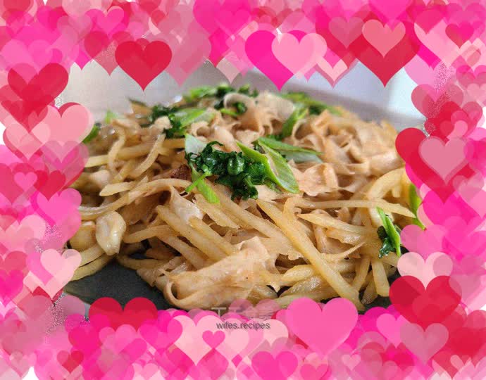 Stir-fried dried bean curds with shredded red potatoes