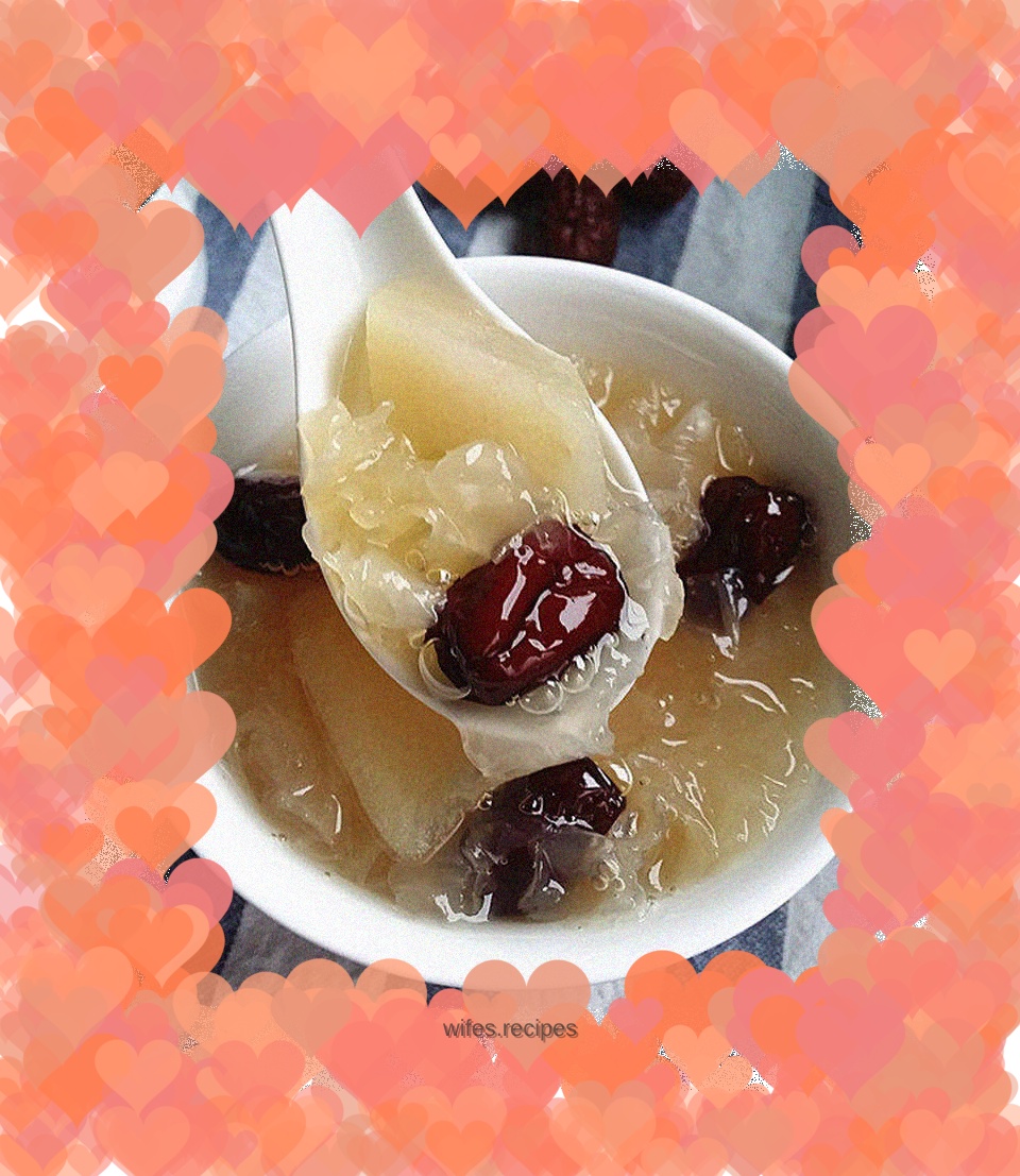 Stewed Tremella Fungus with Red Dates and Snow Pear