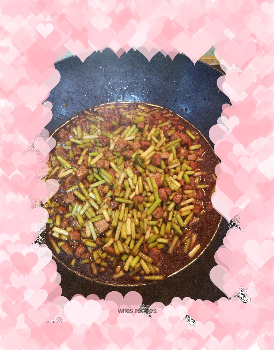 Stir-fried pork with garlic